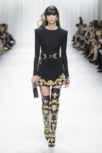 versace-rs18-5535.thumb.jpg.444158bc5883d5af74a3e9a10c9b07e0.jpg