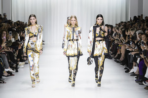 versace-rs18-5679.thumb.jpg.426c508e61c7759d34c41588de3ede4f.jpg