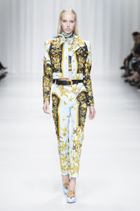 versace-rs18-5901.thumb.jpg.46b16786e24759099bcac70e4aadda66.jpg