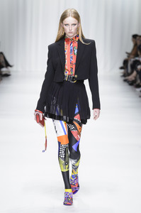 versace-rs18-6163.thumb.jpg.285c3afdb3c905fc53230926753fe23c.jpg