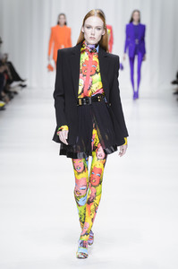 versace-rs18-6207.thumb.jpg.07786c5194b861bb5bd9707ced2757d8.jpg