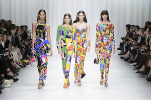 versace-rs18-6297.thumb.jpg.82d12f3d399f4a7c3823cae50ce4cf30.jpg