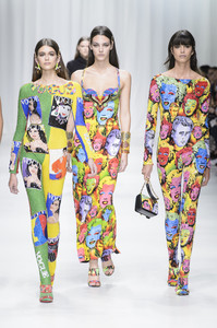 versace-rs18-6306.thumb.jpg.9ed6f8361999c87fb74d6d7f9a272081.jpg