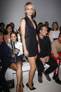 versace_front_row_321788718_683x.jpg