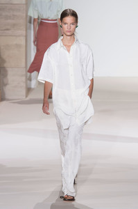 victoria-beckham-rs18-0036.thumb.jpg.54f9b87942bc21db10c53de0a963717a.jpg