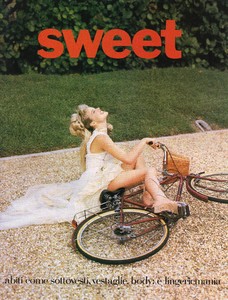 vogue-italia-feb-1993-013.thumb.jpg.6c0e6a51f56748a6b33ddef95e4ab732.jpg