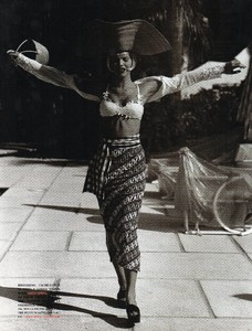 vogue-italia-feb-1993-014.thumb.jpg.74fbfbfac8cf4b7cdf7f4423e2c650c1.jpg