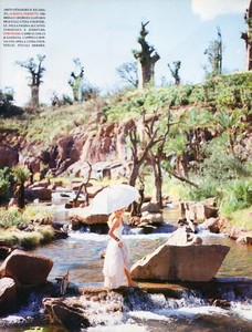 vogue-italia-may-1993-020.thumb.jpg.75e44ce4769668bd82c966c9365c8b5a.jpg