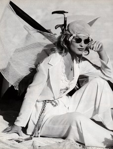 vogue-italia-may-1993-021.thumb.jpg.bb1490868c75db0c9e9d64d2d001dd4a.jpg