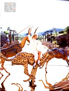 vogue-italia-may-1993-028.thumb.jpg.552925234d42d0e5ea759eef34925956.jpg