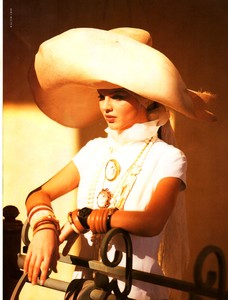 vogue-italia-may-1993-032.thumb.jpg.a07e0a780cb09a5c9c8abde7c34253d9.jpg