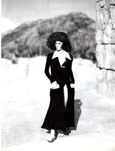 vogue-italia-may-1993-057.thumb.jpg.fb6820b750233adb9060d83d00e0989f.jpg