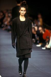 yohji-yamamoto-ss-1986-2.thumb.jpg.60e7f94ac18be051168c85e6f3cb1511.jpg