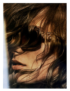 00e6585ebc5ce610_54331_VogueFran45a_Mar50o2005_phMikaelJansson_DariaWerbowy_04_122_600lo.thumb.jpg.b09e874bb7d8232a4ff1ee5b6750c44b.jpg