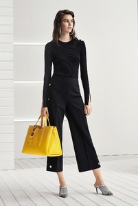 05-boss-womenswear-spring-2018.thumb.jpg.0af12682ad711d3fc9ac18f3f4949a4a.jpg