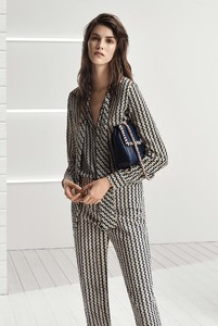 09-boss-womenswear-spring-2018.thumb.jpg.bac0ca172454de80f349637c9586da72.jpg