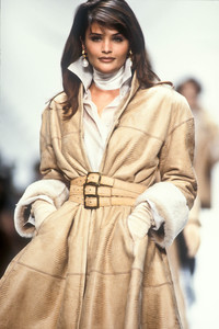 0_christian-dior-fw-1992-1_html.thumb.JPEG.85ff5f62ae7dfe9a4ee880711f174e63.JPEG