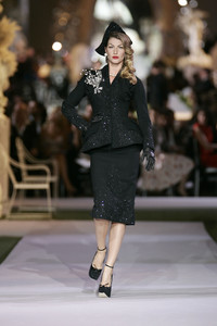 0_christian-dior-hc-fw-2007-1_html.thumb.JPEG.e41250482d9fced6a9373a2d3e8ac4d5.JPEG