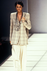 0_giorgio-armani-ss-1994-1_html.thumb.JPEG.6e43829e94cac0571c2bca5c9797a0f4.JPEG