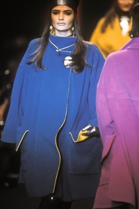 0_karl-lagerfeld-fw-1991-1_html.thumb.JPEG.ec90430e9841b0f4e462b935435cdc4b.JPEG