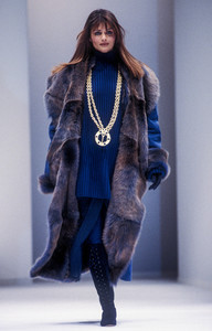 0_salvatore-ferragamo-fw-1993-1_html.thumb.JPEG.4d9bdf806e7d43b3307161f31813ddc2.JPEG