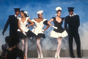 0_thierry-mugler-ss-1982-1_html.thumb.JPEG.dc7465cb3e12feed2ea873fa76501dbb.JPEG