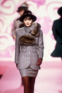 0_valentino-hc-fw-1991-1_html.thumb.JPEG.151543d7847444789a41e707e85811d9.JPEG