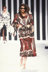 0_valentino-ss-1992-1_html.thumb.JPEG.99035546d991a1d7fb664dd614721b73.JPEG