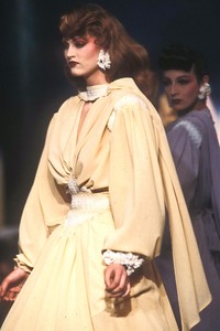 11_mugler-fw-1983-28_html.thumb.JPEG.0ddd25383af0d94c2b4b0ef74d5d83ce.JPEG