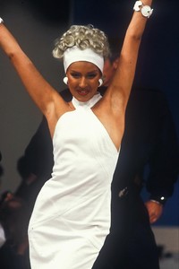 12_thierry-mugler-ss-1982-13_html.thumb.JPEG.6cd3d56aac1ee7ee0530c186301751e3.JPEG