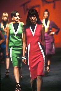 12_thierry-mugler-ss-1985-13_html.thumb.JPEG.c4e9d3bbdc038e68ba699a6c845e06ae.JPEG