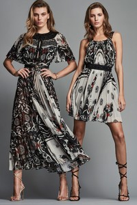 16-Zuhair-Murad-SS-18.thumb.jpg.f41494d95854f78232b47672fc1f2c16.jpg