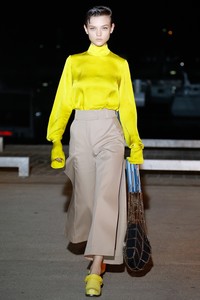 16-wanda-nylon-spring-2017-ready-to-wear.jpg
