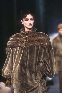 17_mugler-fw-1983-34_html.thumb.JPEG.fdae975f1dcdf71b726ad46f89353711.JPEG
