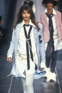 1_chanel-fw-1993-2_html.thumb.JPEG.15617476827b58a89128aeadcb1c7e7d.JPEG