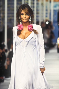 1_chloe-ss-1993-2_html.thumb.JPEG.ed66fb8245867aacaf62799585a7e25c.JPEG