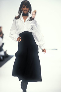 1_christian-dior-fw-1992-2_html.thumb.JPEG.c95288f0f70cf6be28e1b70a5a6637d7.JPEG