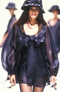 1_fendi-ss-1991-3_html.thumb.JPEG.30ac35c5c243479757b86668f39ce8af.JPEG