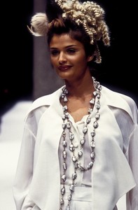 1_fendi-ss-1993-2_html.thumb.JPEG.c21a659b5e28990c7e553475519a2237.JPEG