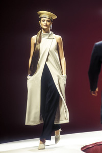 1_guy-laroche-hc-ss-1993-2_html.thumb.JPEG.2ea29b14d958ce4d3591111ec27a7e32.JPEG