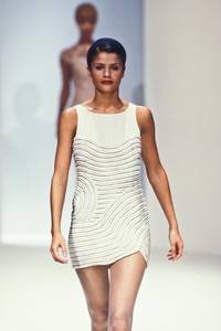 1_herve-leger-ss-1994-2_html.thumb.JPEG.5f395bc7931fc7202f634c0e40cab2d5.JPEG