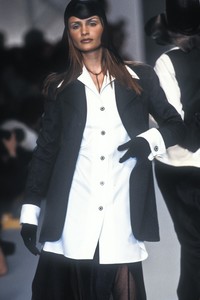 1_karl-lagerfeld-fw-1993-2_html.thumb.JPEG.3fc77963add8514a6a9e2d96db0adf26.JPEG