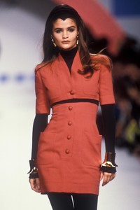 1_karl-lagerfeld-ss-1991-2_html.thumb.JPEG.ba507b9f203dbedc5d93f4c83d0e7e7a.JPEG