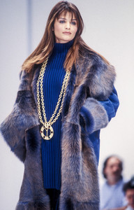 1_salvatore-ferragamo-fw-1993-2_html.thumb.JPEG.86b0a5197bf2226b1f96a198c1f320f2.JPEG