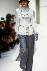 1_valentino-fw-1993-2_html.thumb.JPEG.b1416c0e6ac189183590abf414e4a77e.JPEG