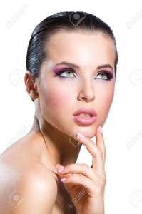 22529322-Ritratto-di-toccare-il-viso-della-ragazza-nuda-con-brillanti-rosa-make-up-isolato-su-bianco-Concetto-Archivio-Fotografico.jpg