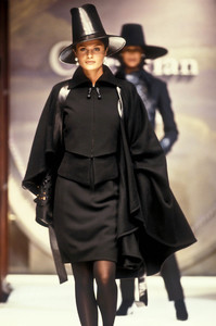 2_christian-dior-hc-fw-1993-3_html.thumb.JPEG.00170ca219afe9c7336dd05885d5642a.JPEG