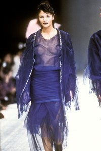 2_comme-des-garcons-fw-1991-3_html.thumb.JPEG.27edd07a1e3d1dc923c3d92002d28769.JPEG