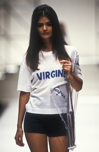 2_fendi-ss-1991-4_html.thumb.JPEG.1f5530543a6d23c2459e17b01b323c19.JPEG