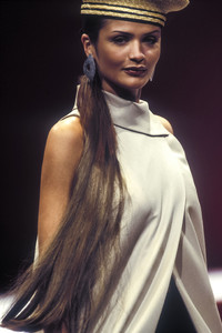 2_guy-laroche-hc-ss-1993-3_html.thumb.JPEG.2a575662ea6a27ffc285090349cc7ccb.JPEG